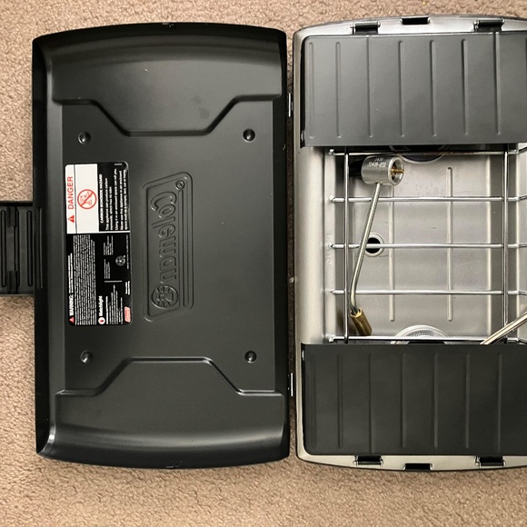 Coleman Perfect Flow 2 Burner Stove - Picture 2 of 5